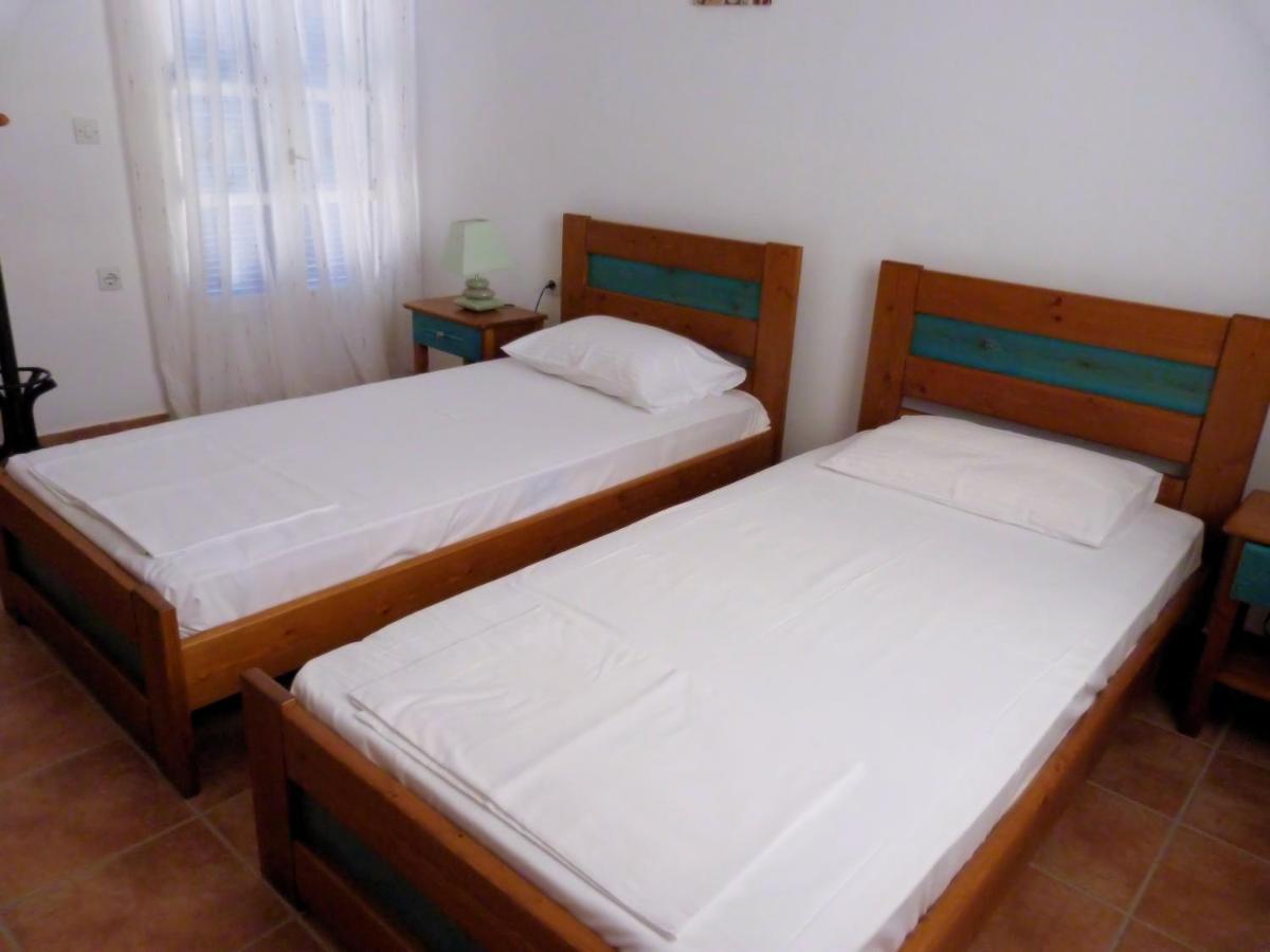 Ioli Apartments Alopronia Esterno foto